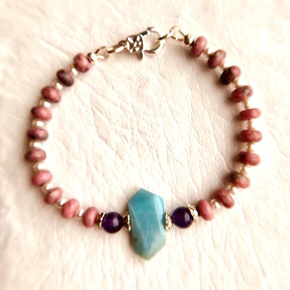 Women's dainty and delicate Rhodonite and Amazonite gemstone bracelet - Picture 2 of 12